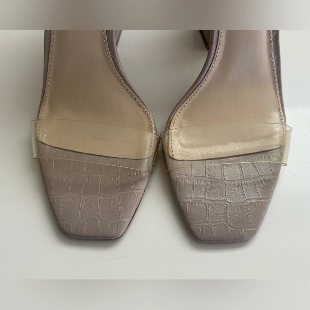 Vince Camuto step out